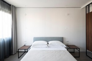 1 bedroom, bed sheets
