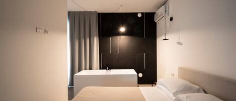 1 bedroom, bed sheets