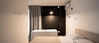 Alkamuri **** Suite c / idro 107