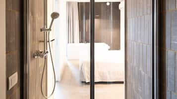 1 bedroom, bed sheets