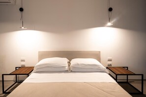 1 bedroom, bed sheets