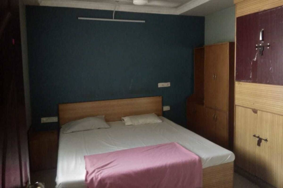 Chambre Double | Coffres-forts dans les chambres, rideaux occultants, draps fournis