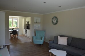 Flat-screen TV, books - Vacation home Eifel-Charme with sauna & bathtub (Birgel)