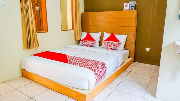 Deluxe Double Room | Desk, free WiFi, bed sheets