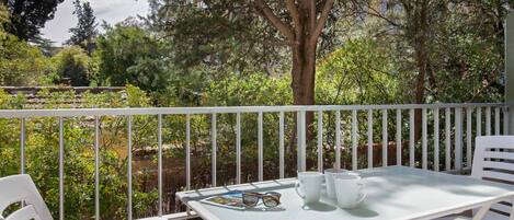 屋外ダイニングエリア