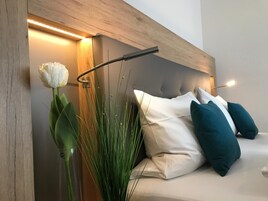 Minibar, escritorio, sistema de insonorización y wifi gratis 