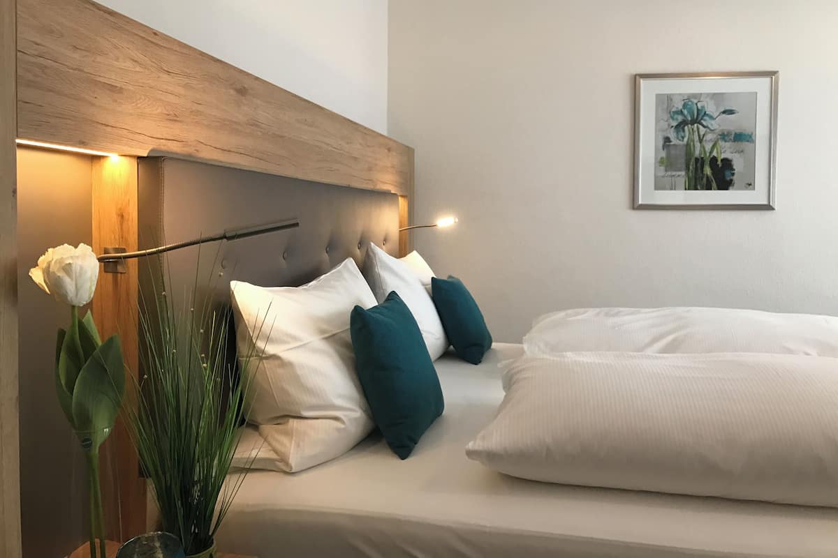 Double Room | Bathroom | Shower, towels