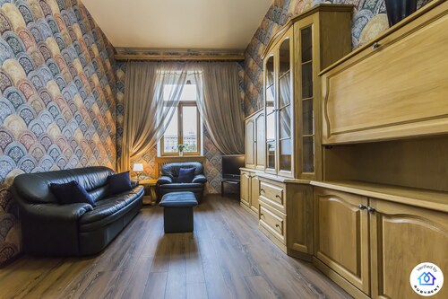 Magnificent classic apartment with a view of Khreschatyk Street