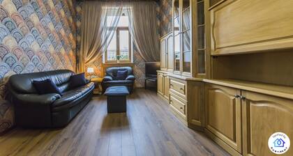 Magnificent classic apartment with a view of Khreschatyk Street