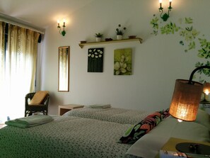 Triple Room | In-room safe, desk, laptop workspace, free WiFi - B&B Villa Maria Giovanna (Giardini Naxos)