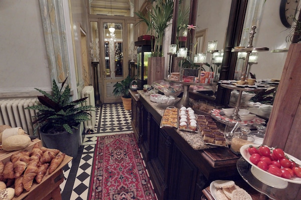 Daily self-serve breakfast for a fee
