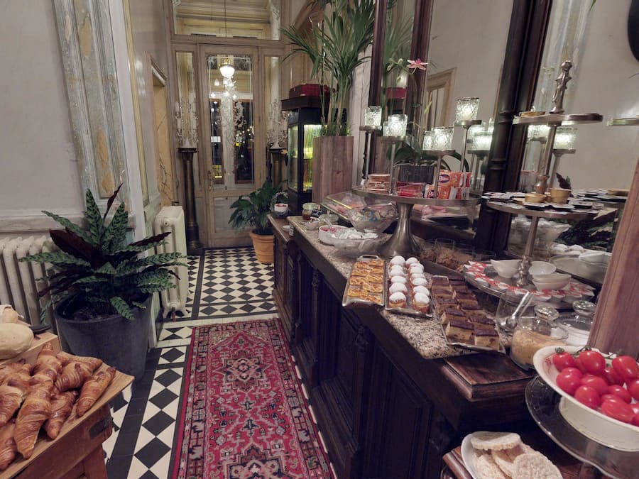 Päivittäinen itsepalveluaamiainen (22 EUR per henkilö)