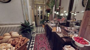 Daily self-serve breakfast (EUR 22 per person) - Art Of Dreams (Laakdal)