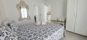 3 chambres, fer et planche à repasser, Wi-Fi, draps fournis