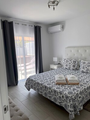 3 slaapkamers, een strijkplank/strijkijzer, wifi, beddengoed