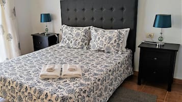 3 slaapkamers, een strijkplank/strijkijzer, wifi, beddengoed