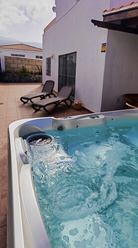 Villa Iris - Three Bedroom Chalet, Sleeps 5