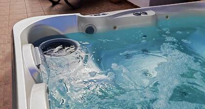 Villa Iris - Three Bedroom Chalet, Sleeps 5