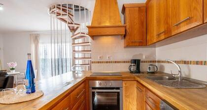 Villa Iris - Three Bedroom Chalet, Sleeps 5