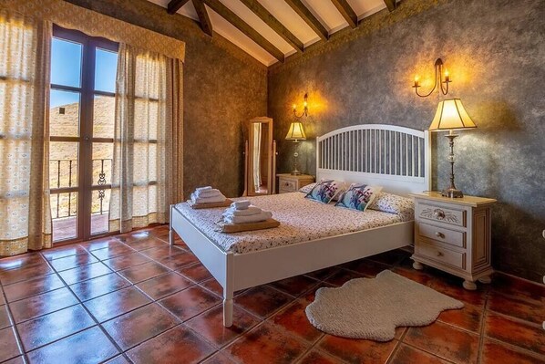 2 bedrooms, WiFi, bed sheets, wheelchair access