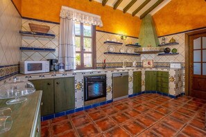 Réfrigérateur, micro-ondes, lave-vaisselle