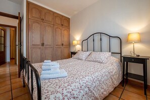 2 slaapkamers, een strijkplank/strijkijzer, wifi, beddengoed