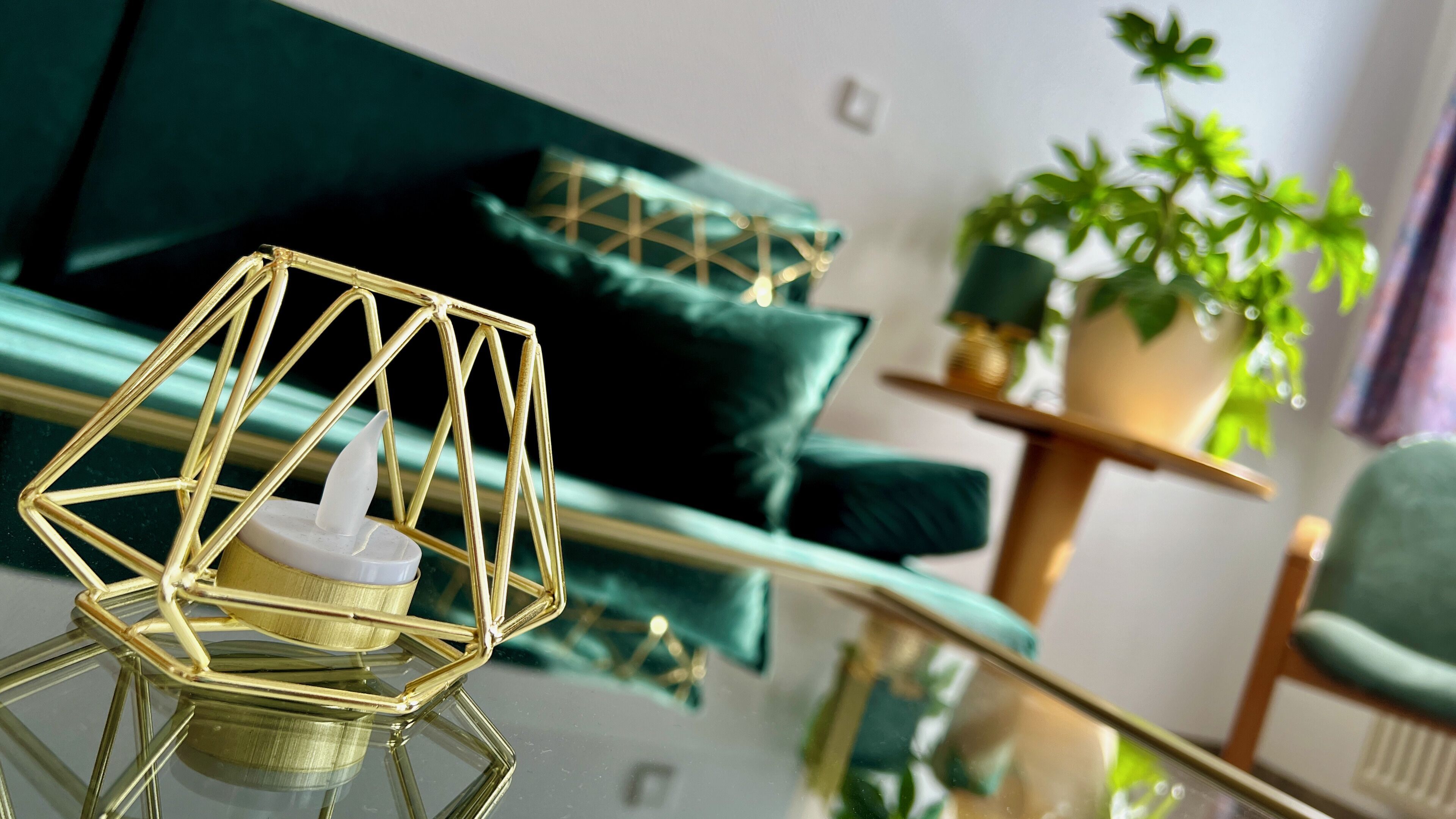 雙床房 | 客廳 | 80 厘米平面電視連有線電視頻道、電視