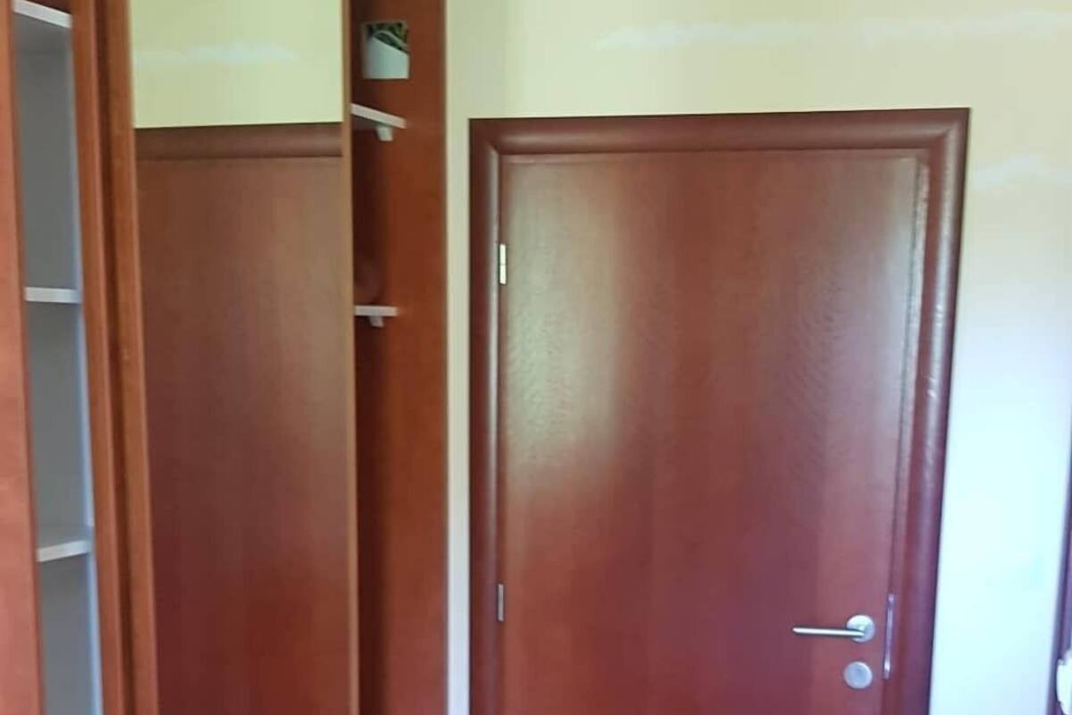 Habitación con 2 camas individuales | Escritorio, cunas gratuitas, wifi gratis y ropa de cama
