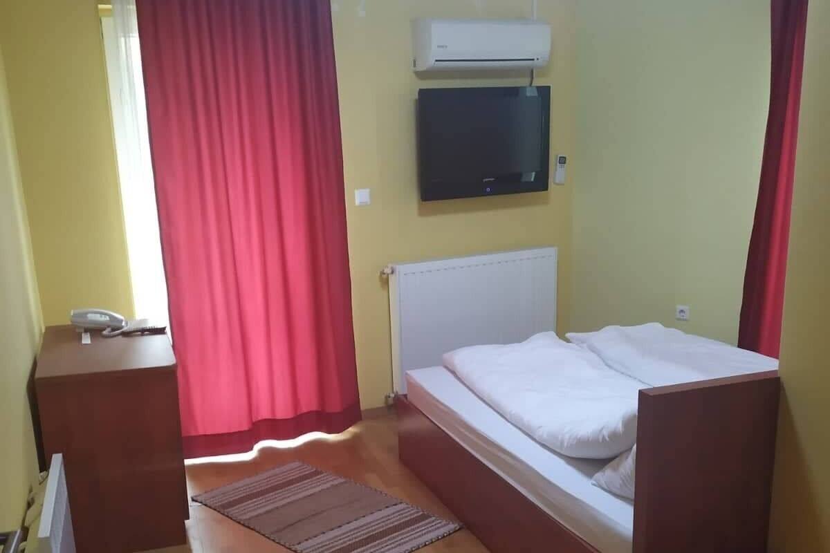 Habitación doble de uso individual | Escritorio, cunas gratuitas, wifi gratis y ropa de cama