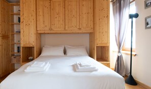 Studio | Babybetten, kostenloses WLAN, Bettwäsche