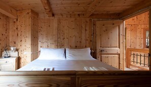 Chalet, 4 Bedrooms, 2 Bathrooms | 4 bedrooms, individually decorated, individually furnished, desk