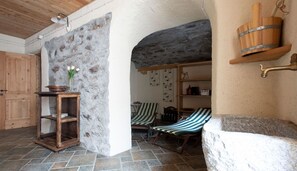 Chalet, 4 Bedrooms, 2 Bathrooms | Living area | Flat-screen TV - Italianway - Vendrello (Valdisotto)