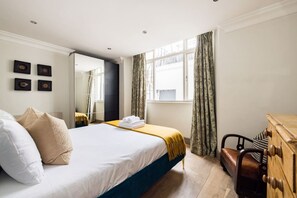 2 bedrooms, iron/ironing board, travel crib, free WiFi - The Brunswick Oasis 2 bedroom in Notting Hill (London)