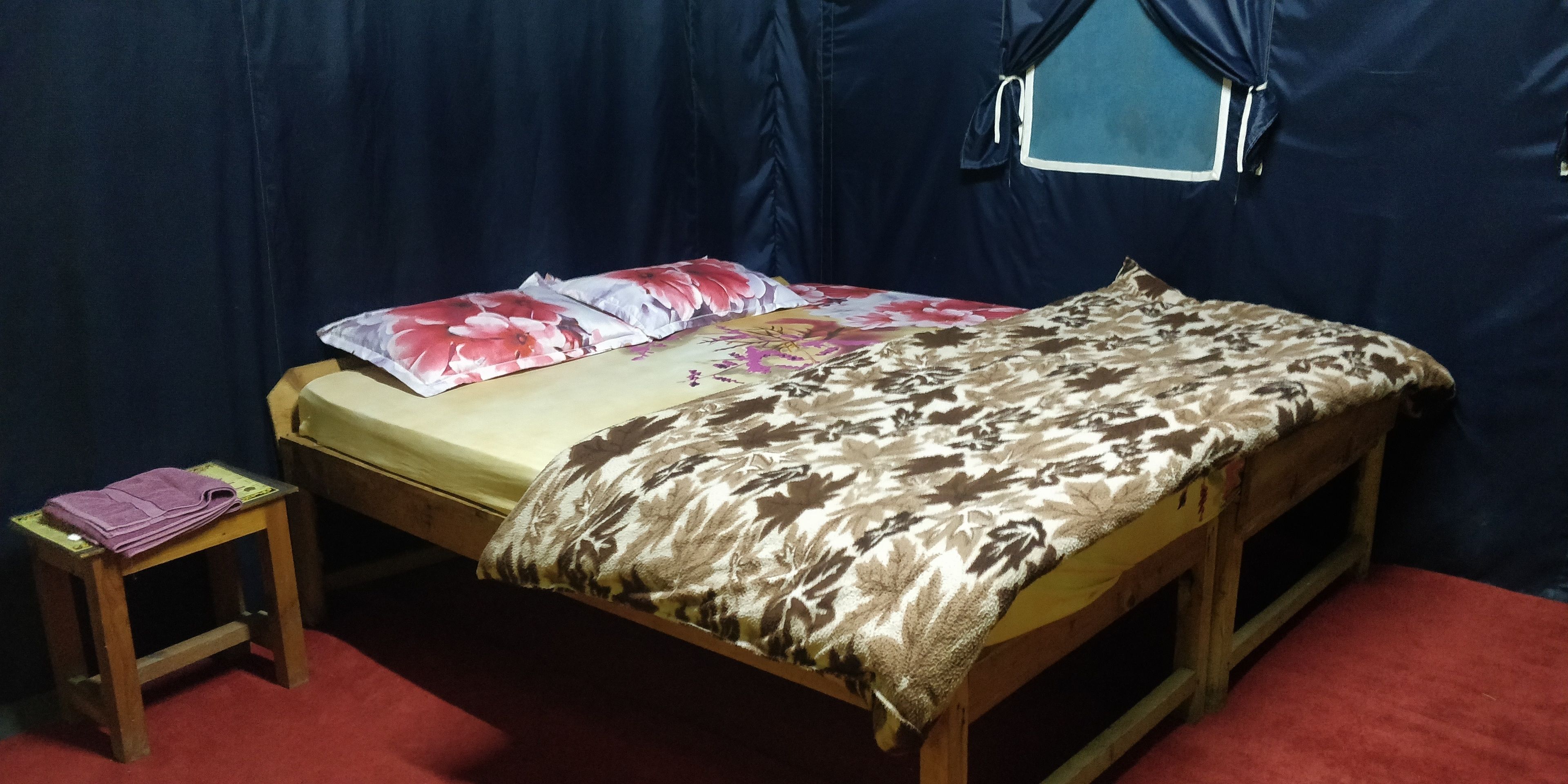 Deluxe Tent, 1 Bedroom, Accessible, River View | Laptop workspace