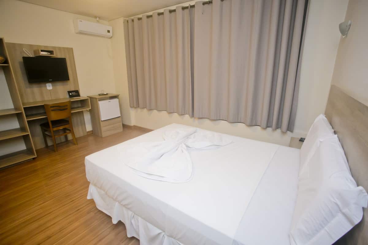 1 bedroom, desk, free WiFi, bed sheets