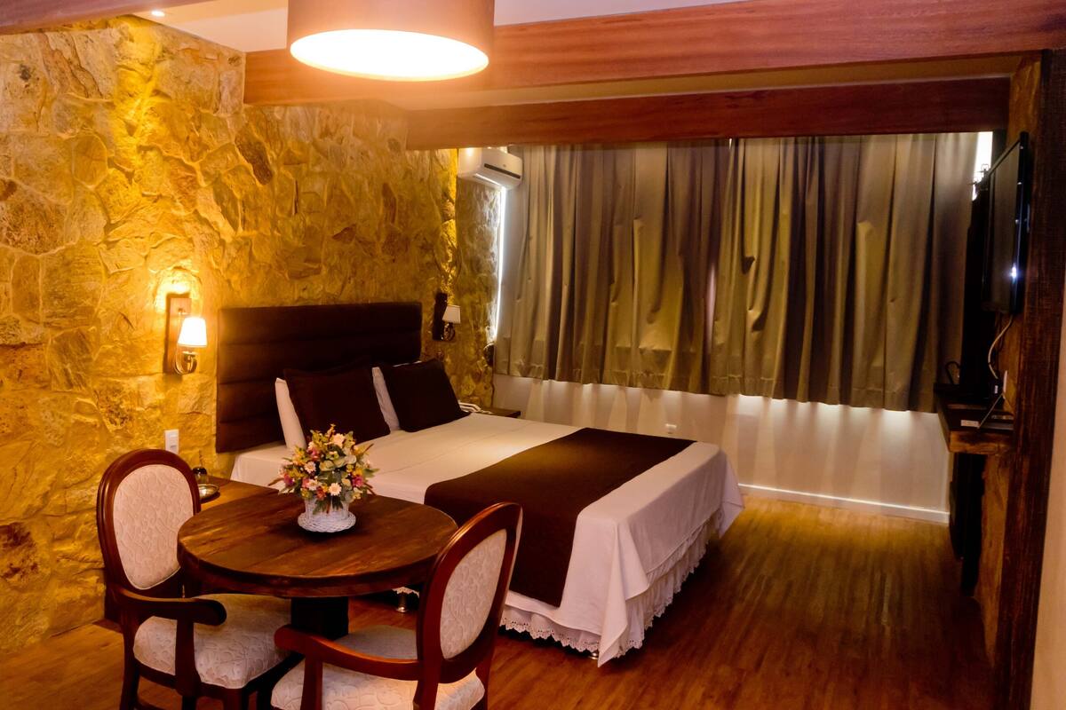 presidential suite (josedalle) | desk, free wifi, bed sheets