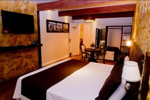 Presidential Suite (JoseDalle) | Desk, free WiFi, bed sheets - Dallé Hotel (Bage)