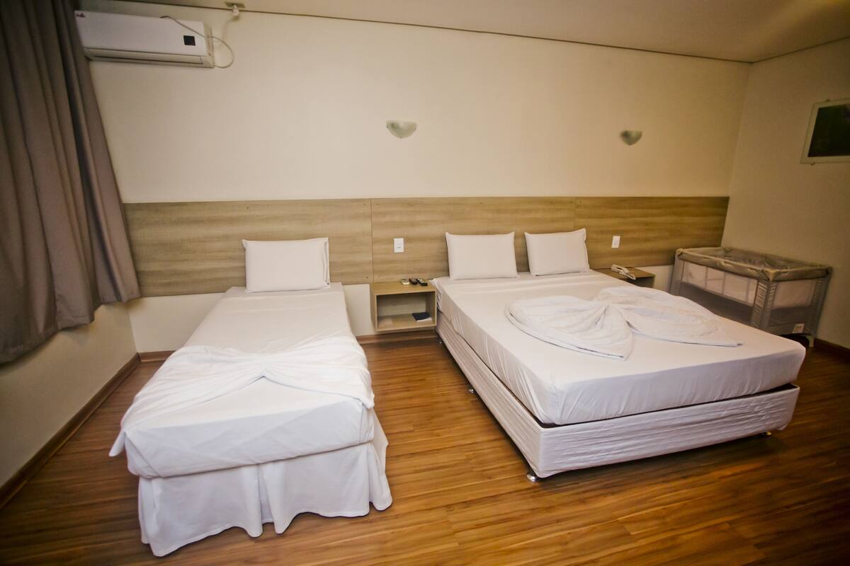 Luxury Triple Room, Multiple Beds | Desk, WiFi (free), bed sheets