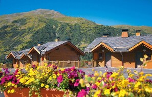 Exterior - Chalet, wifi, ski-in/ski-out & foot of the slopes, fitness, swimming pool, terrace, balcony, tv (Valmeinier)