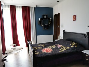 8 bedrooms, WiFi