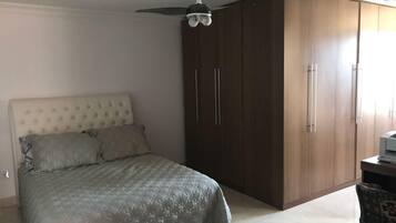 6 bedrooms, WiFi, bed sheets