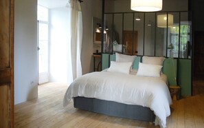 Nhà | 10 phòng ngủ, bộ đồ giường cao cấp, nệm có lớp đệm bông 