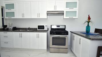 Appartement Présidentiel, 2 chambres, cuisine | Cuisine privée | Réfrigérateur, micro-ondes, four, plaque de cuisson