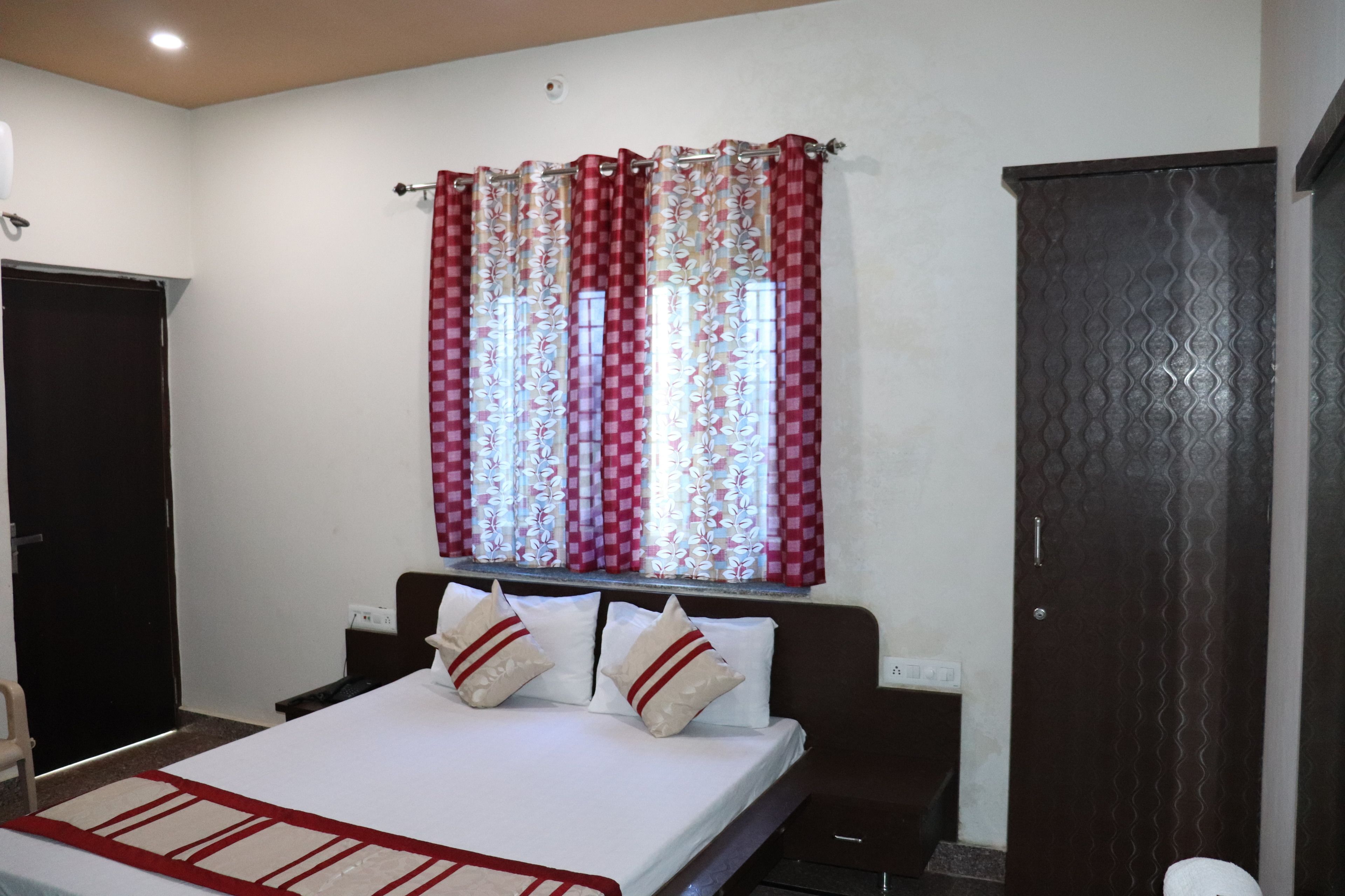 Desk, free WiFi, wheelchair access