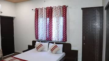 Desk, free WiFi, wheelchair access