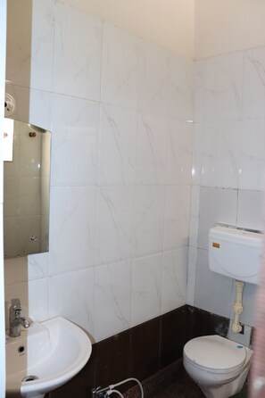 Bathroom - Hotel Shree Palace (Jaitaran)