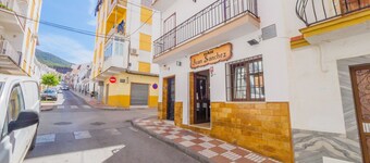 Cubo's Urban Suite Town Centre / free wifi / air conditioning