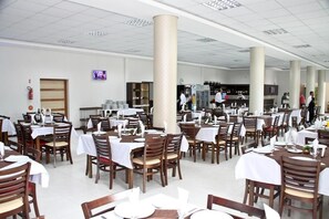 Restaurant - Miotto Executive Hotel (Navegantes)