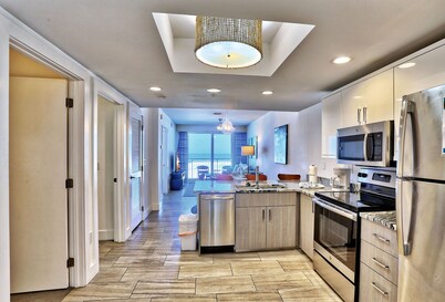 Oceana 203 West-Stunning views! Central location