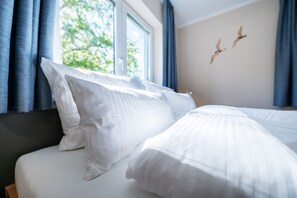 Perhehuoneisto, 2 makuuhuonetta, patio | Allergiatestatut vuodevaatteet, tallelokero huoneessa